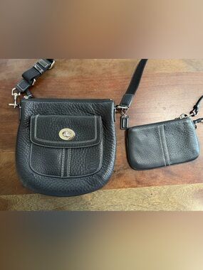 Coach Black Leather Crossbody Swingpack & Matching Wristlet Set - Excellent
